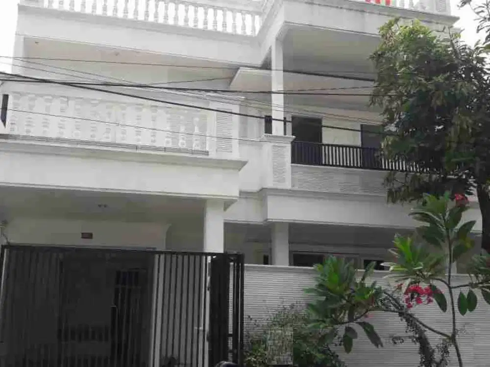 Disewakan /Dijual Rumah 2 Lt Semi Furnish Citra Garden 2 Jakarta