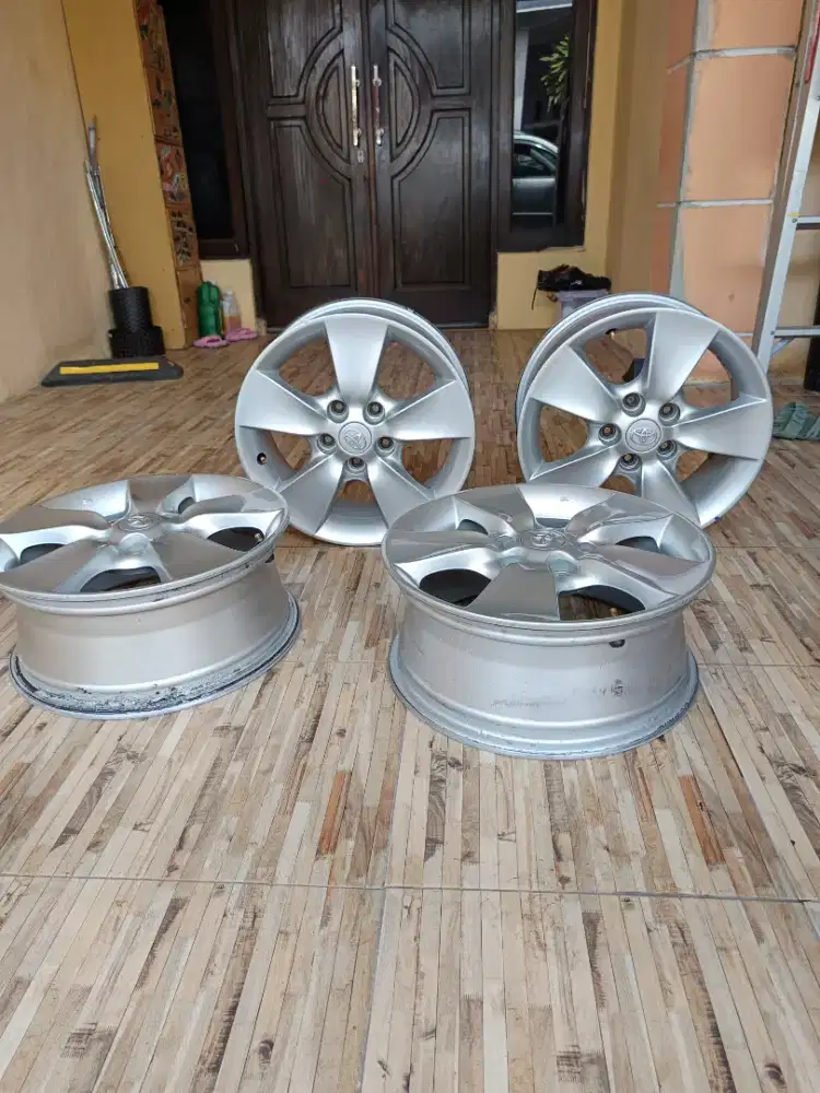 Velg original Toyota Rush 2013