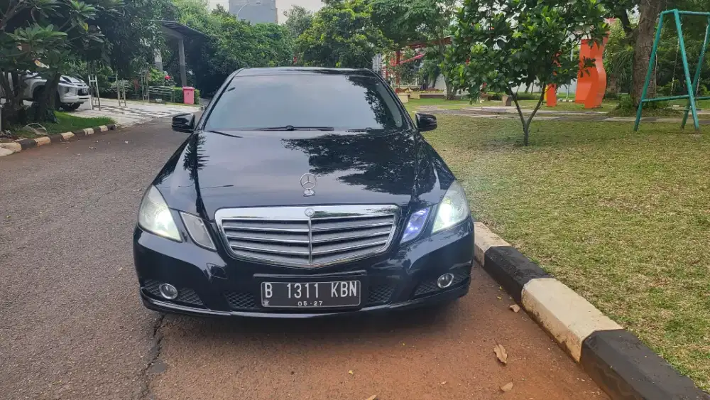 Dijual CEPAT Mercedes Bend Sedan Model E200 CGI W212 Tahun 2010
