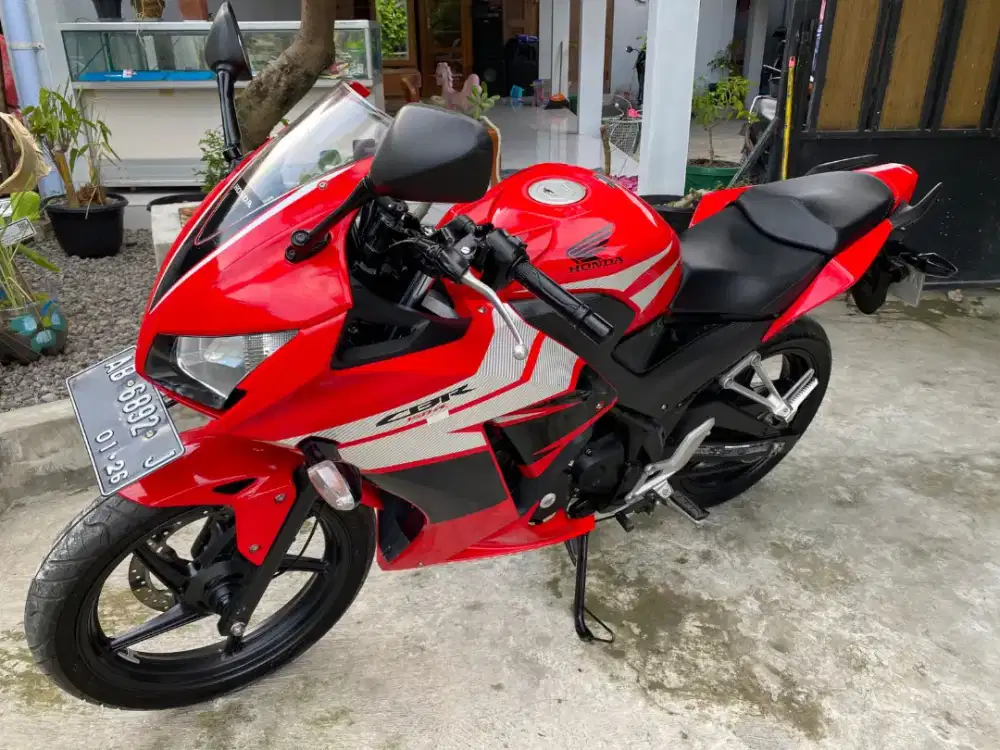 CbR th 2015. Like new. Km baru 1.000
