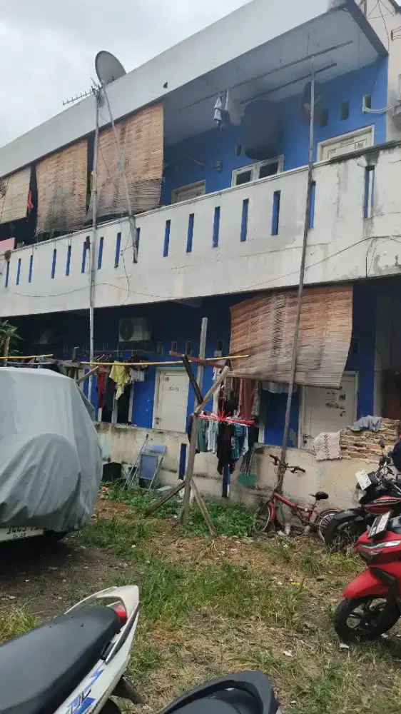 Rumah ddpn GG an belakangnya kontrakan 9 pintu