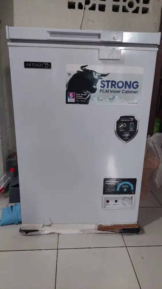 Dijual Freezer box Artugo warna putih kondisi bagus baru dipakai 5 bln