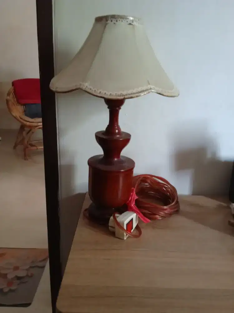 Lampu sudut kayu jati