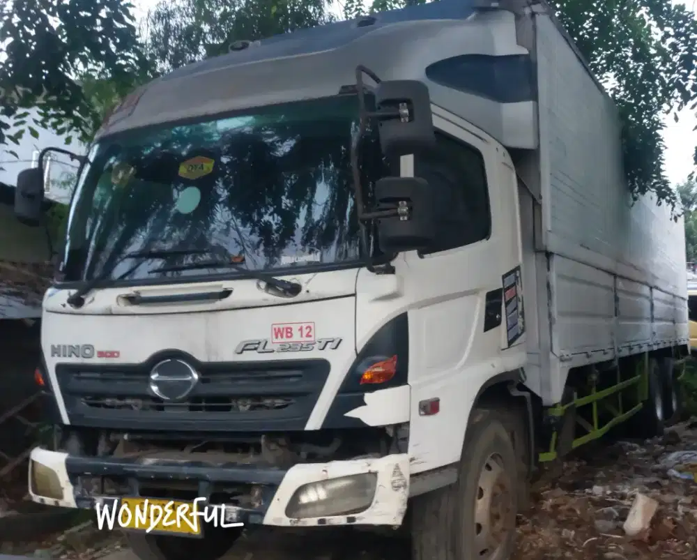 Hino Lohan Tronton 6×2 FL 235 TI Wingbox 9.7mtr Bio Solar Turbo 10ban