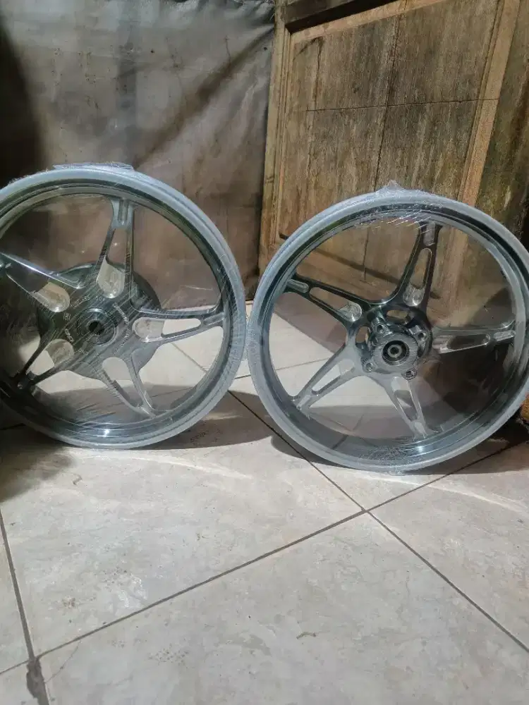 Velg Delkevic ukuran ring 14