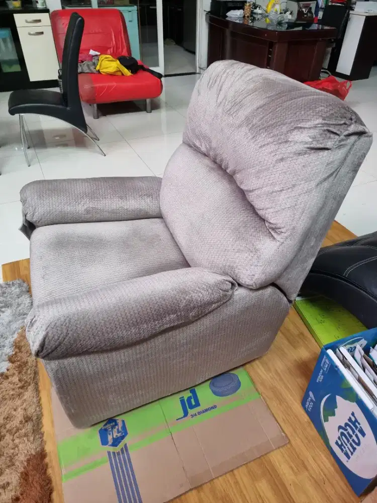 Kursi sofa recliner Informa