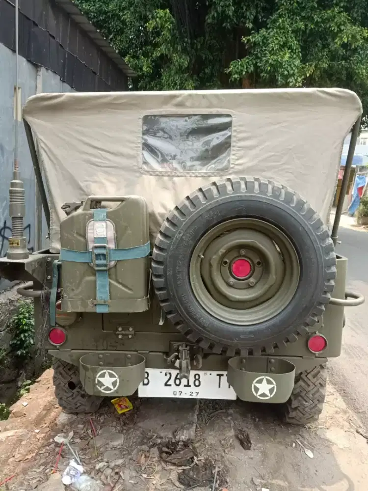 Mekanik mobil jeep