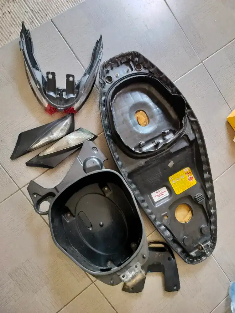 Jok & box bagasi Vario 110 karbu