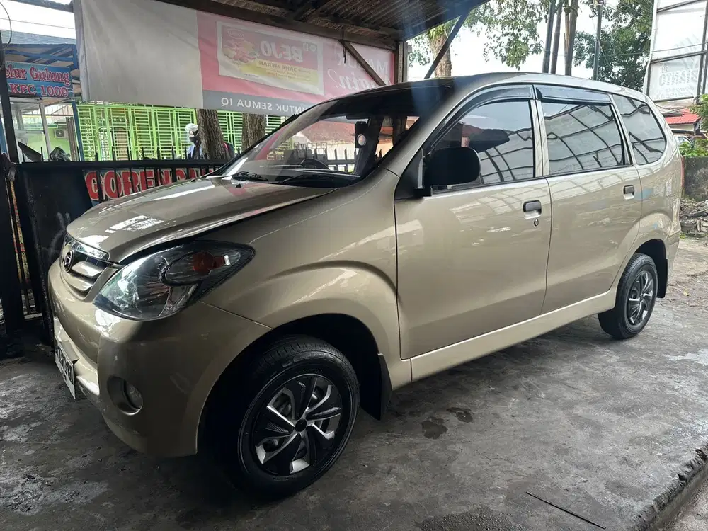 Daihatsu Xenia 2004 Bensin