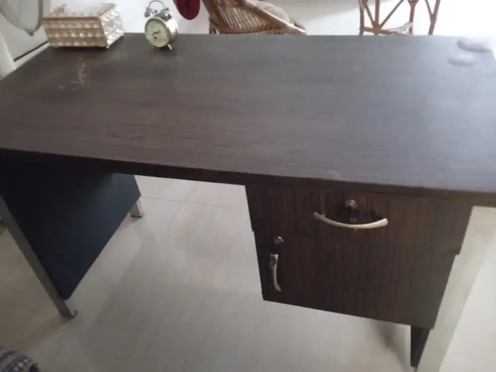 Meha kerja/ meja belajar kaki besi