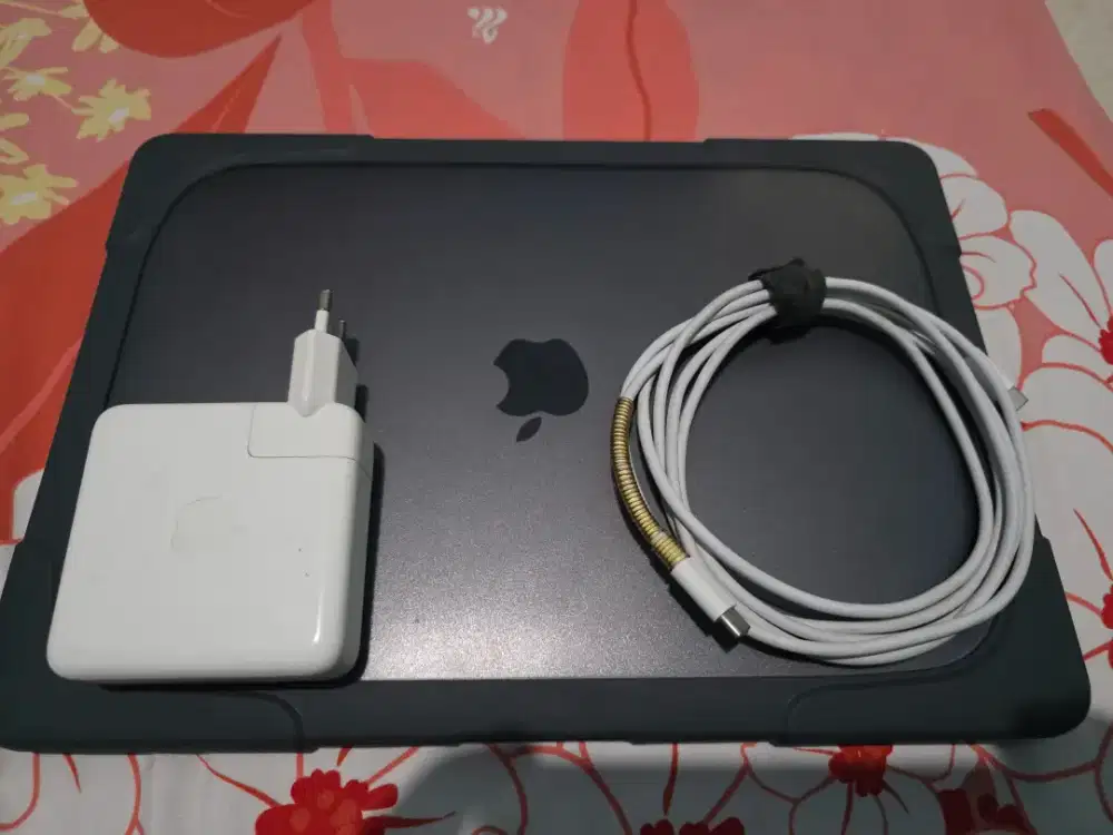 Macbook Pro touchbar 2016 8/256gb 13 mulus murah