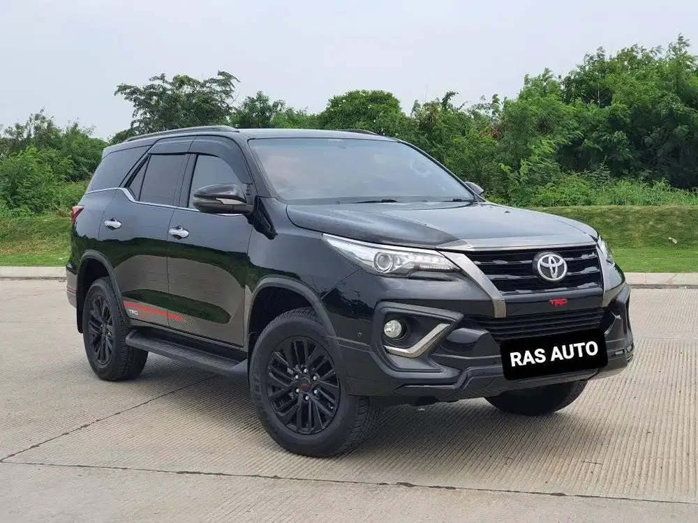 Toyota Fortuner 2.4 VRZ TRD DIESEL AT 2020 Kick Sensor Hitam