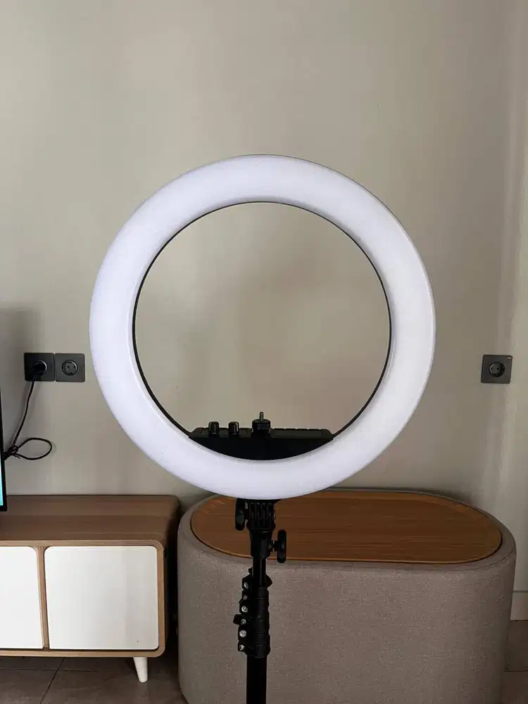LED Ring Light Foto Plus RL-18 II Cocok Untuk Fotografer Makeup MUA