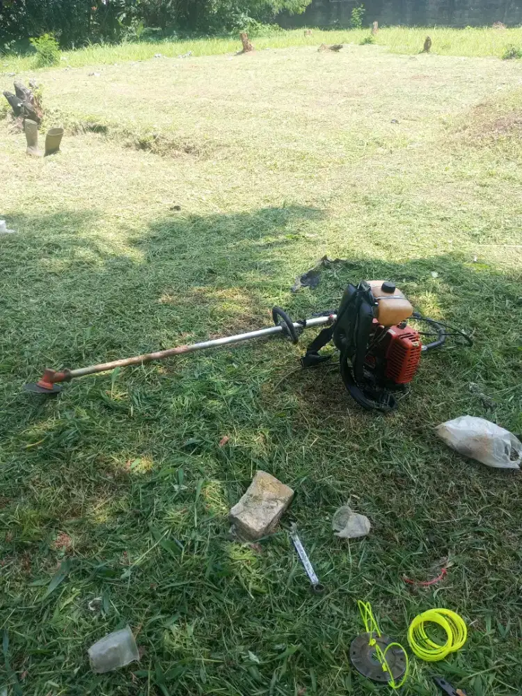 Potong rumput halaman taman dan kebun