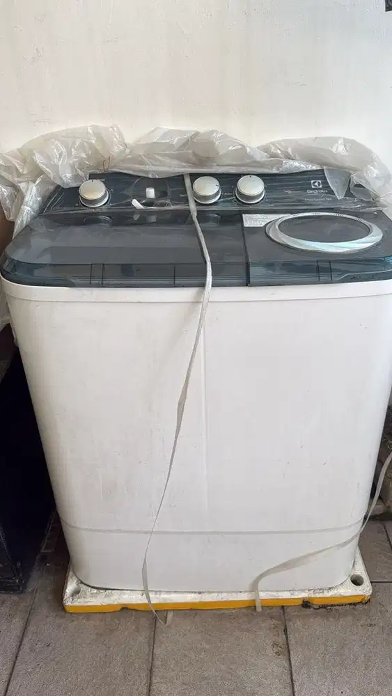 Mesin Cuci 2 Tabung Electrolux 7Kg