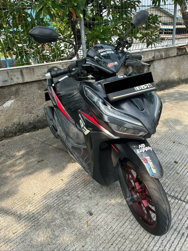 FOR SALE! Honda Vario 125 CBS ISS Hitam Merah 2018 - Istimewa Terawat!