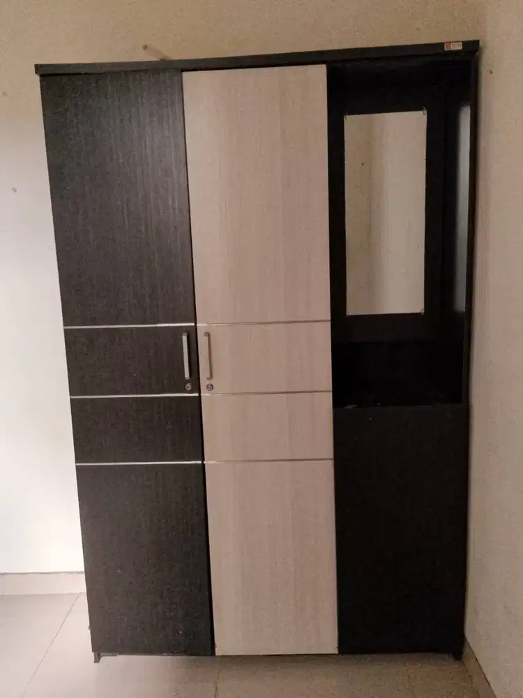 Lemari Baju + Tempat Makeup