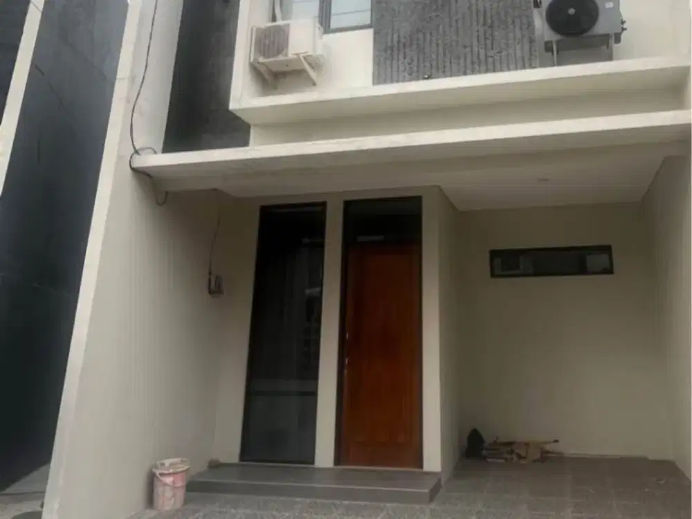 Dijual rumah di dalam CLUSTER pemakaian baru 2 tAhun  Letak  strategis di cluster Ada sisa tanah sedikit bisa buat dibangun lagi