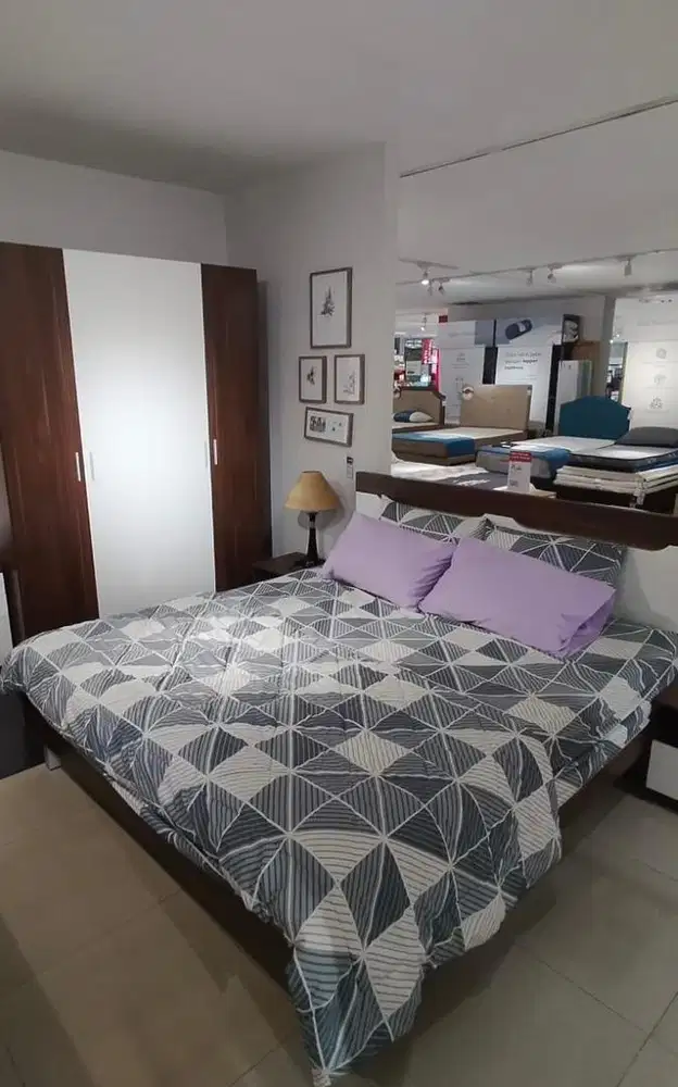 Dipan Tempat Tidur Informa