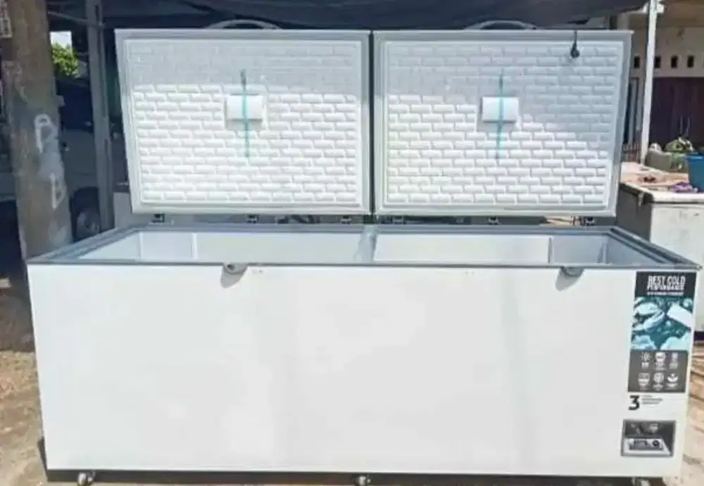 Showcase dan freezer bok