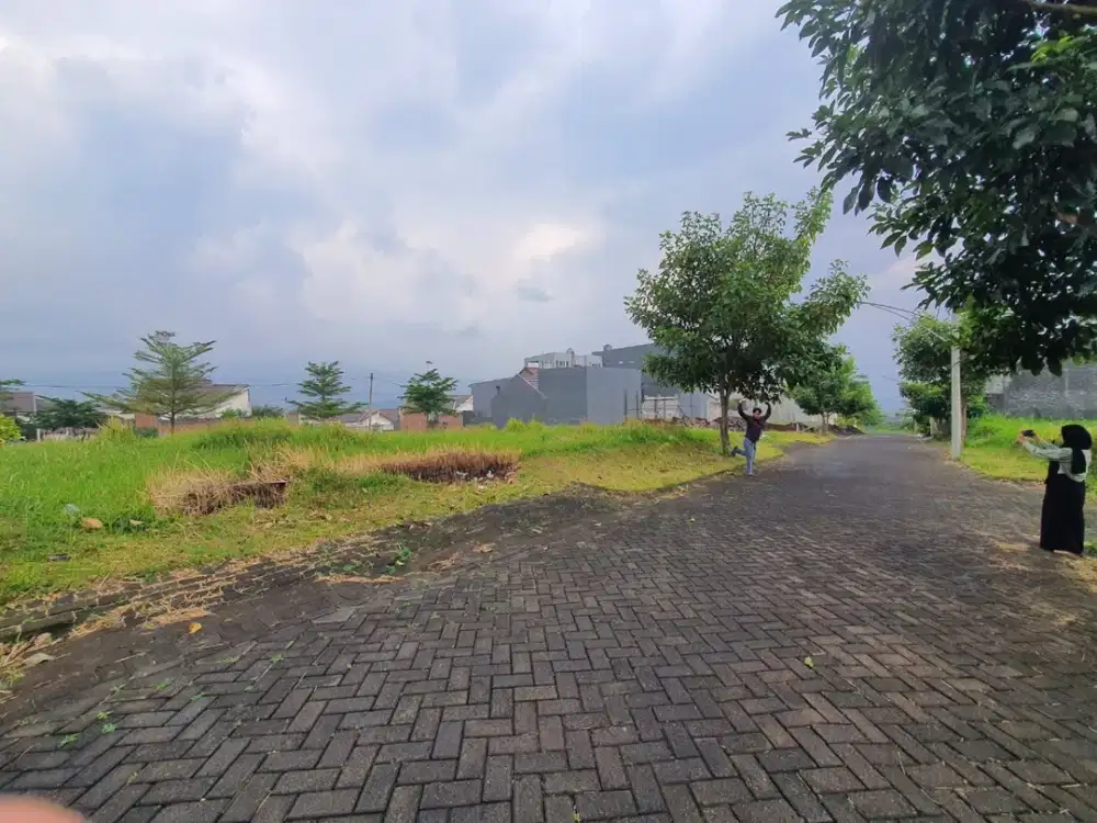 Tanah Kavling Emerald Lokasi Premium, Dekat Area Komersial