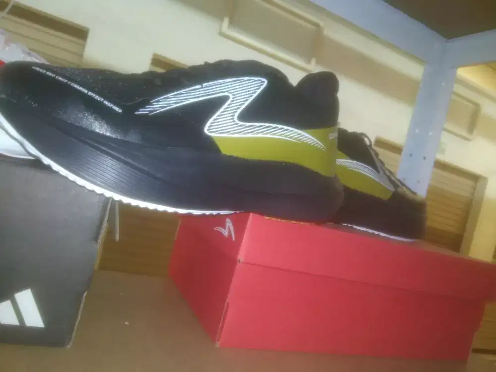 sepatu specs src wanita,pria original terbaru size 39, 41