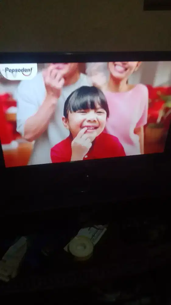 Jual aja tv led 24 inch merk LG,plus remot stb dan antena dalam.