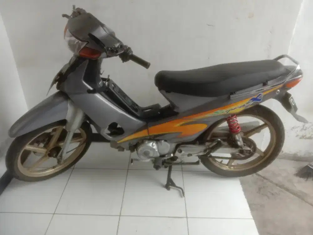 Di jual motor Honda Supra x THN 2001 mesin adem tenaga joss
