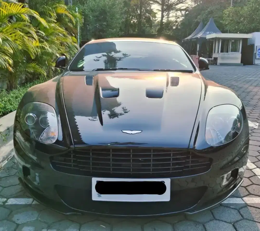 Aston Martin DBS Carbon Black Edition 2012