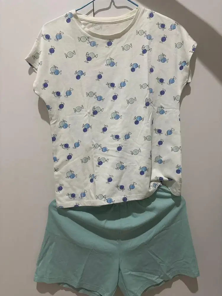 Setelan baju santai anak uniqlo