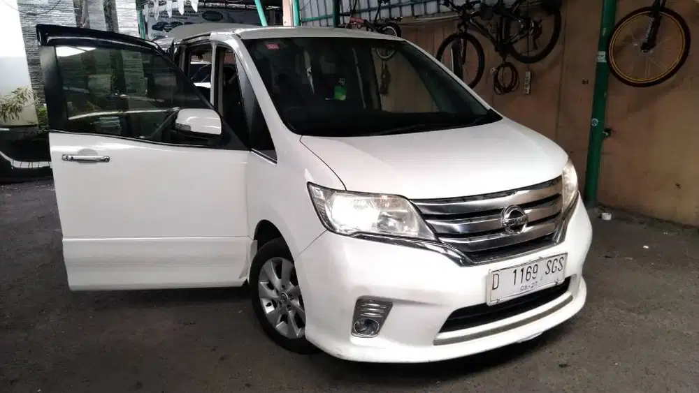 DP Bisa 19 JT Nissan Serena HWS 2.0 AT 2013 Mulus Putih