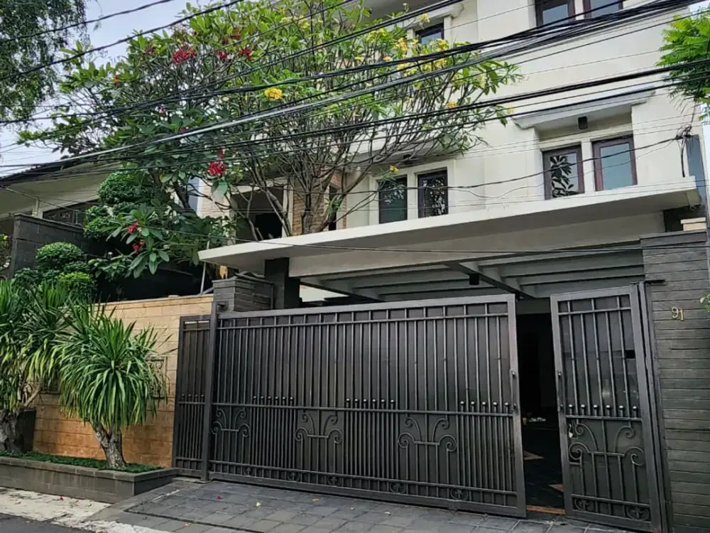 FOR SALE – Rumah Mewah 3 Lantai Cipete, Jakarta Selatan | Lokasi Premium & Strategis