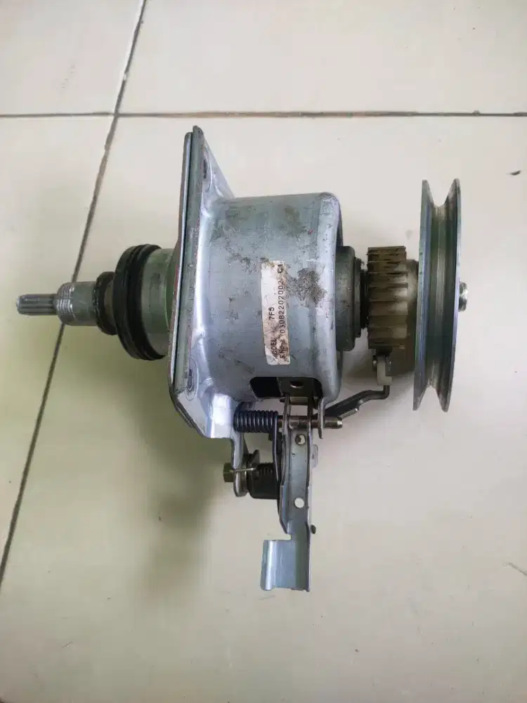 Gearbox bekas mesin cuci satu tabung LG ukuran 7 kg