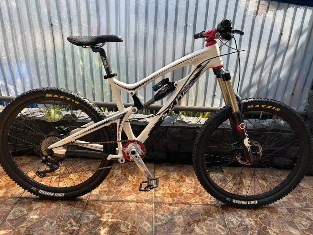 Sepeda Santa Cruz Nomad C