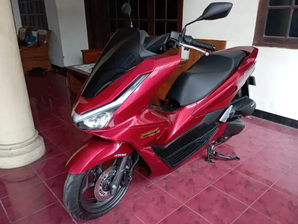 HONDA PCX CBS 2025 KM 7000 LIKE NEW