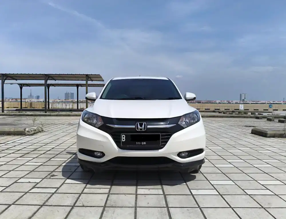(Low KM) Tangan Pertama HRV E Cvt 2016 matic putih km rendah Automatic