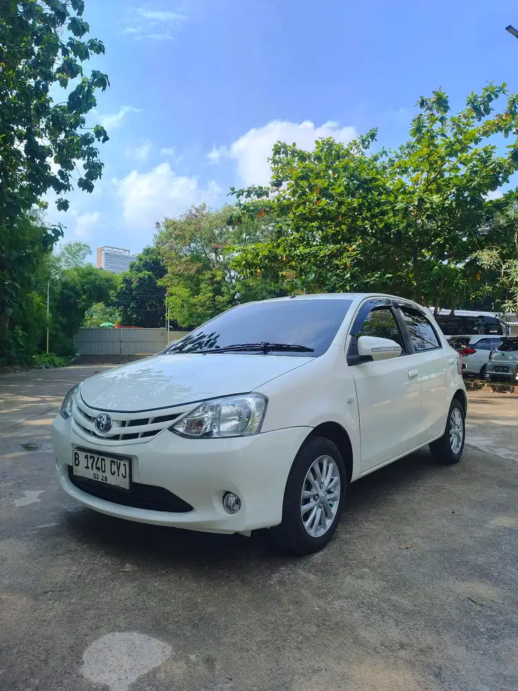 Toyota Etios 1.2 E Manual 2013