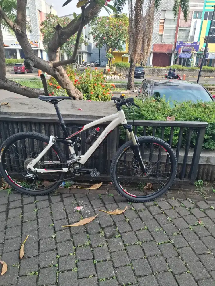 Sepeda Mercedes-Benz all mountain