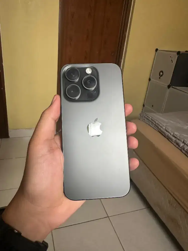 Apple iPhone 15 pro 256gb second iBox mulus lengkap original