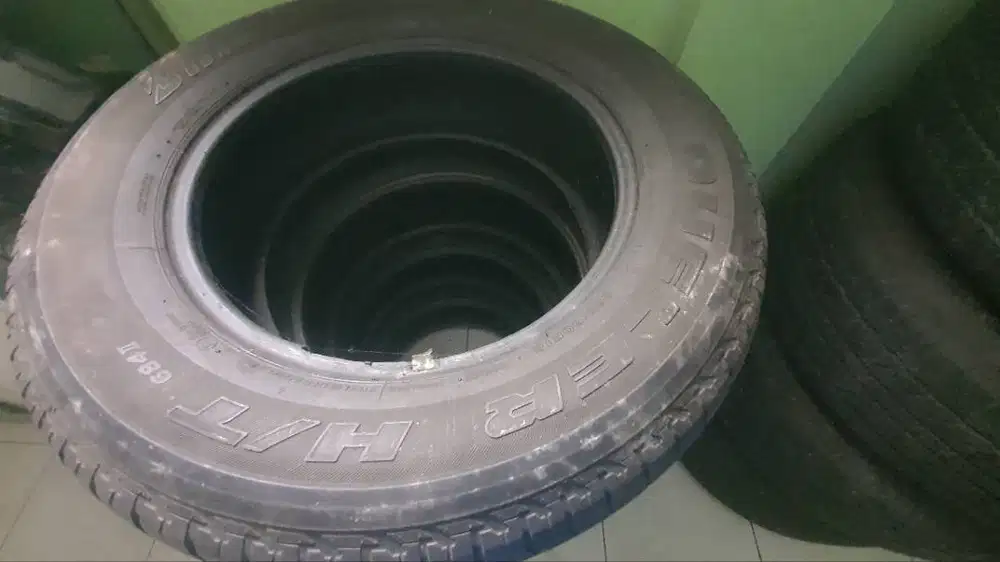 BAN BEKAS 265/60R18