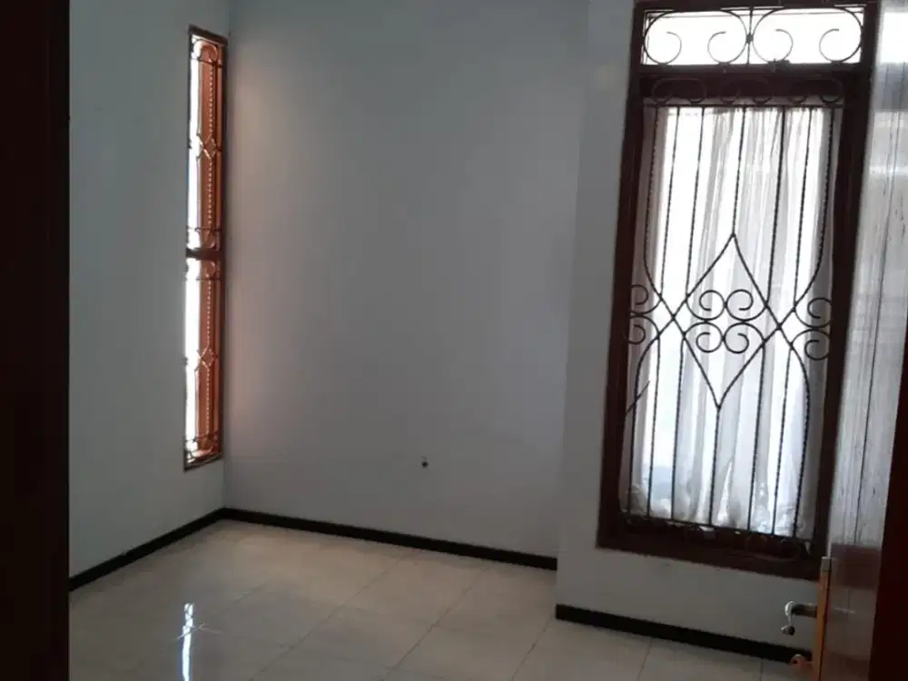 Disewakan Rumah babatan Mukti Strategis Siap Hunk