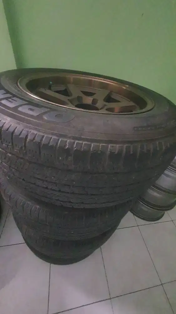 BAN 255/60R18 dan VELG