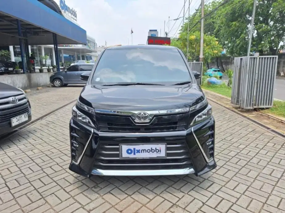 LOW DP Toyota Voxy 2.0 Bensin-AT 2021 8SB