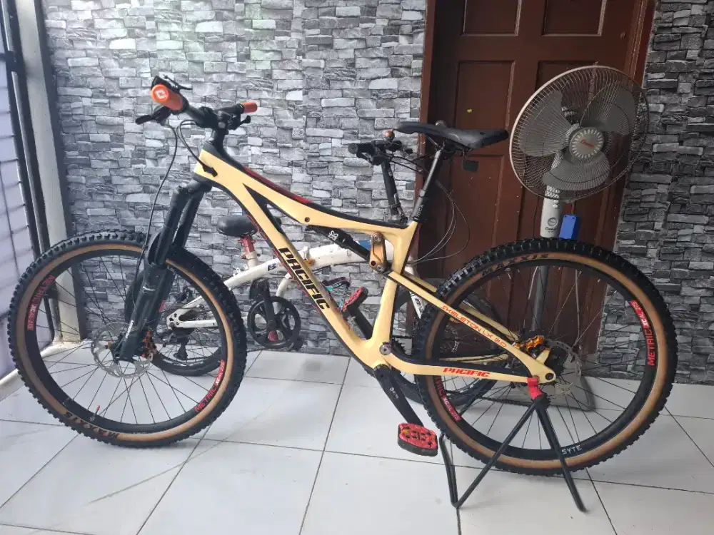 Jual sepeda pacific skeleton lx 2.0 dan rb mosso
