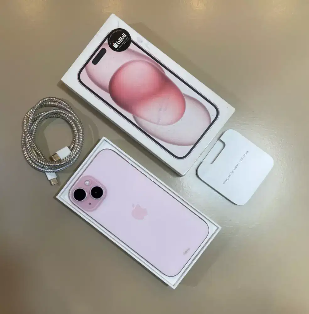 Jual Beli Santai iPhone 15 Basic Warna Pink Pemakaian cewe