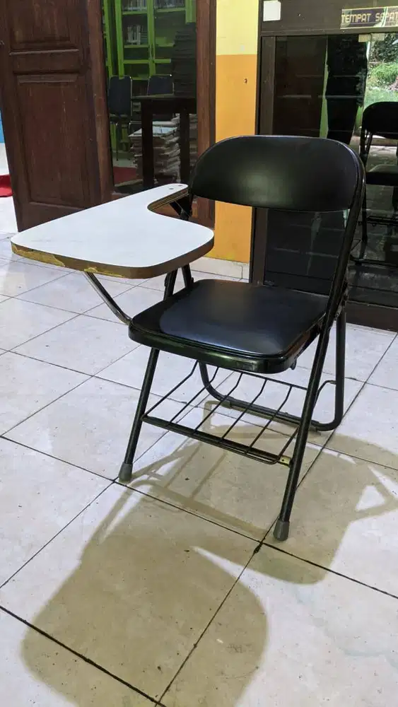 Kursi Kuliah Merk Futura Bekas Baik