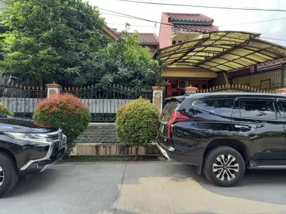 Turun Harga!! Rare! Rumah 300 Meter di Komplek Pulogebang Permai, 10 Kamar!