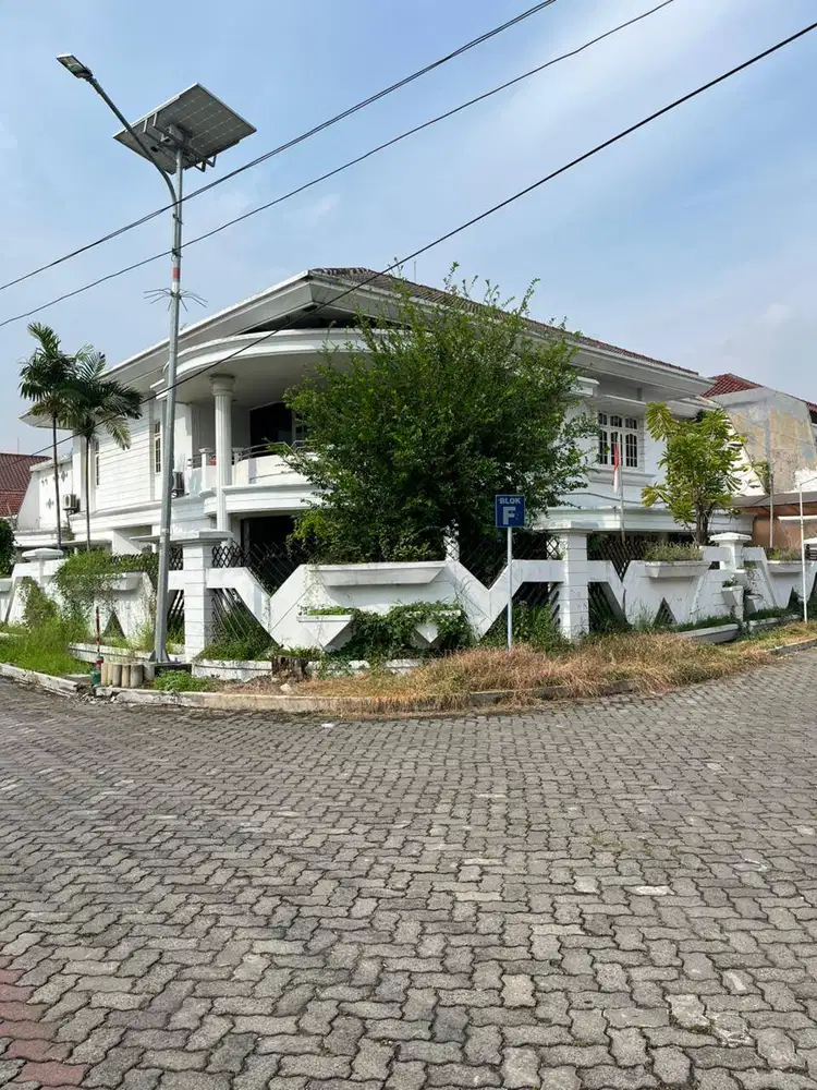 DIJUAL RUMAH HOOK VILLA KALIJUDAN INDAH SURABAYA ADA GARASI CARPORT