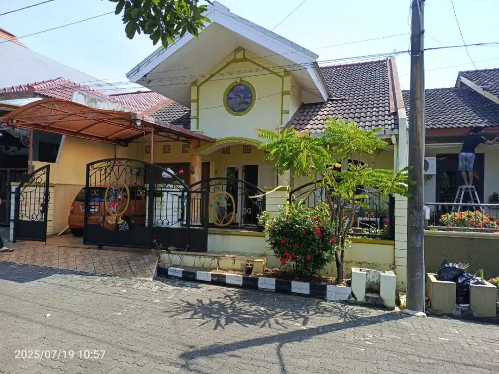 MURAH !! Rumah karangrejo asri BANYUMANIK (Depan taman)