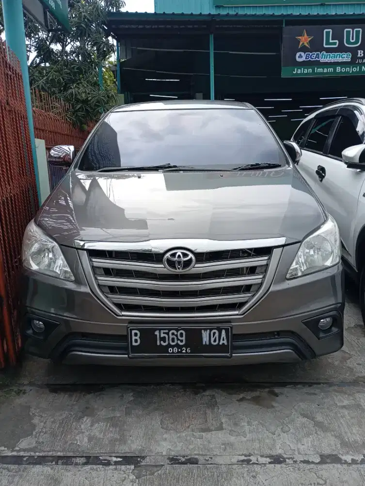 Toyota Kijang Innova 2.0 E Matik 2015